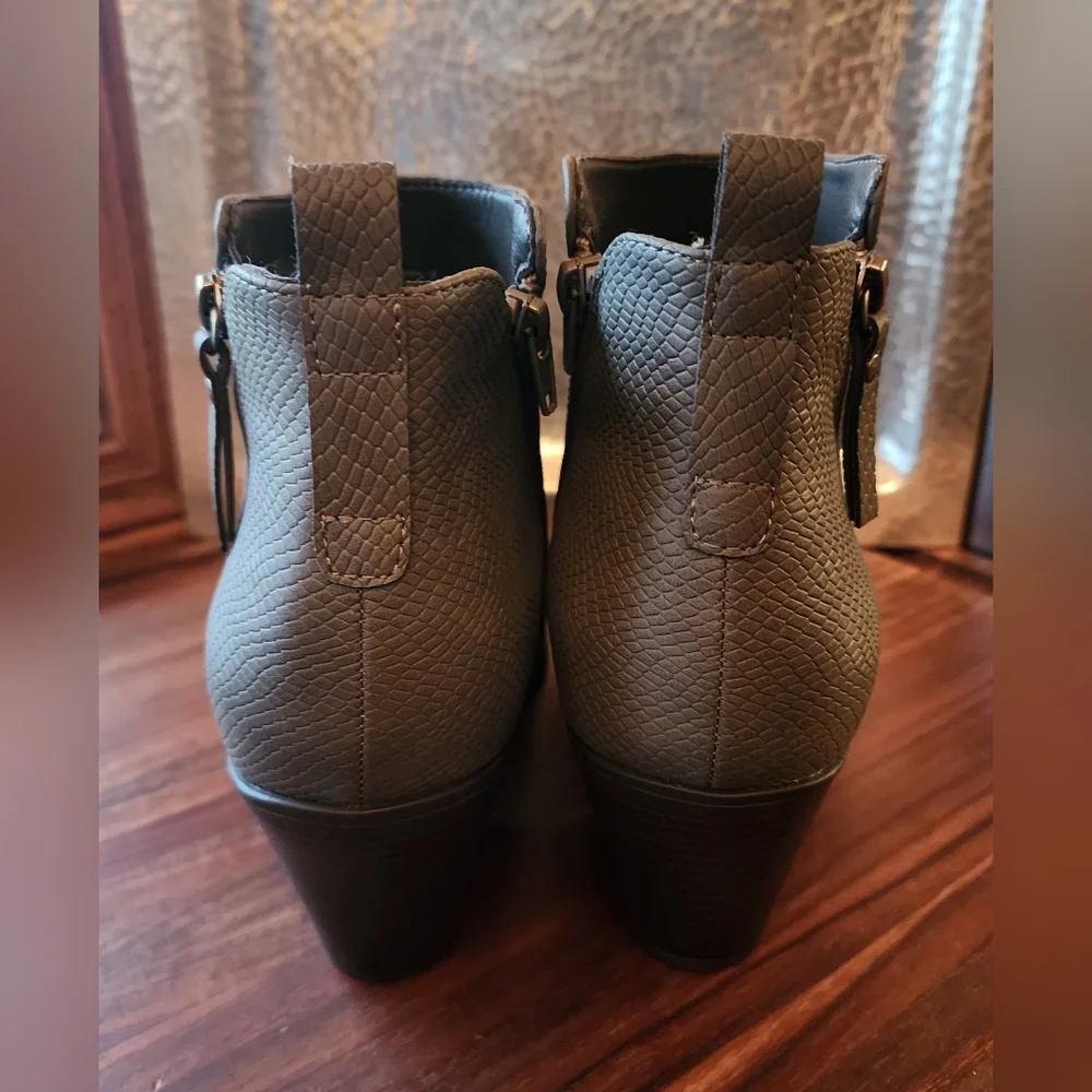 JustFab Just FabGrey Carlee‎ Side Zip Ankle Booties NWOB